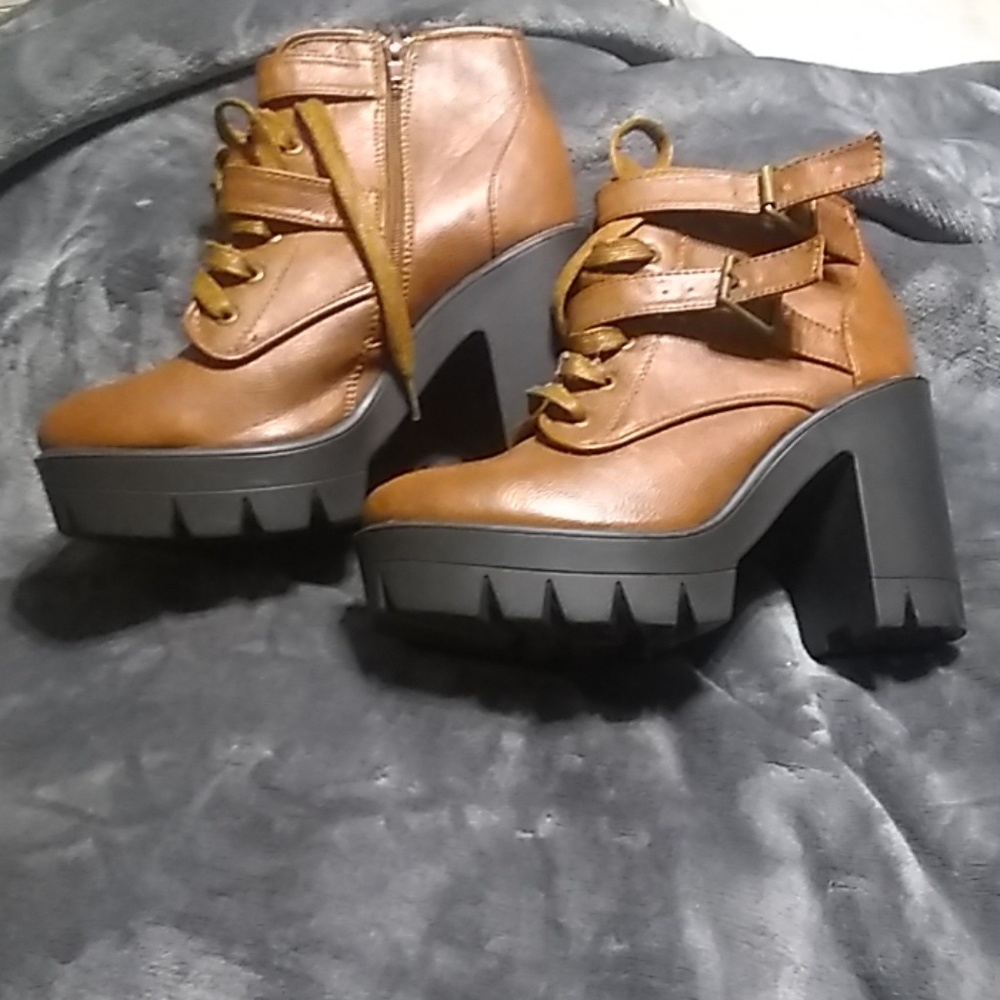 Congac color high chunky heeled half boots